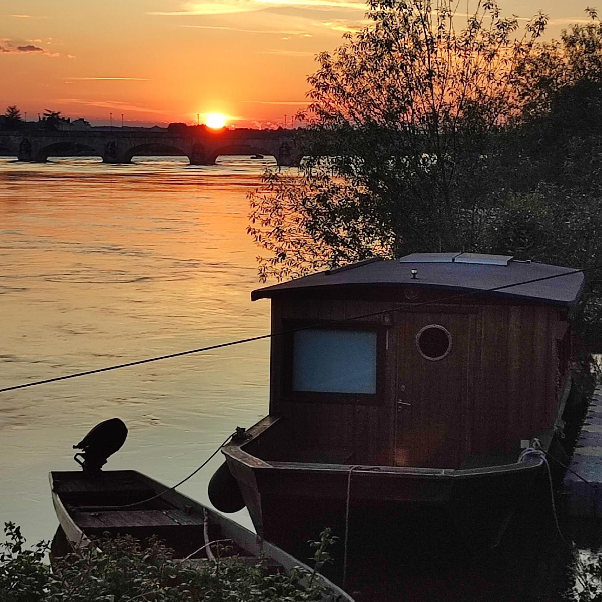Une - Halte Entre Les Ponts - En Toute Simplicite Saumur Buitenkant foto